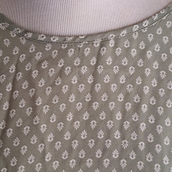 Lili White Blouse, Size M. - Picture 3 of 7